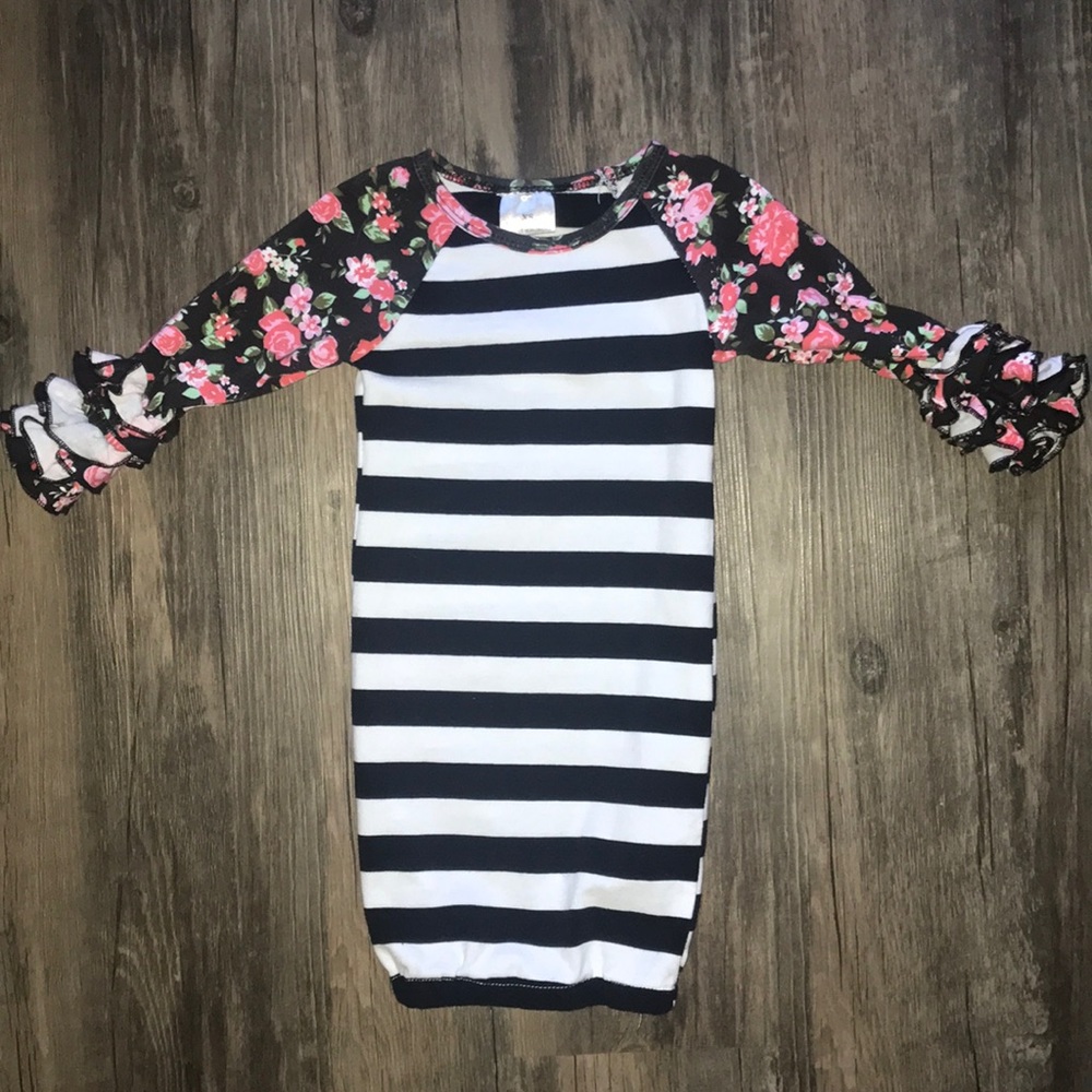 Baby gown. Size 0-3 months
